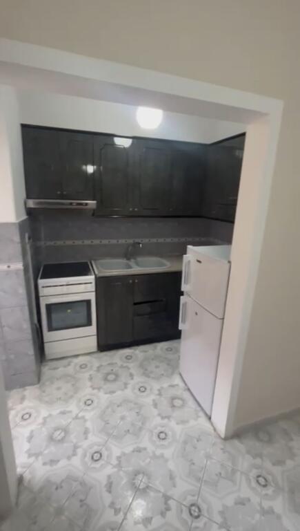 JEPET ME QERA APARTAMENT 1+1 – PORCELAN, PRANË UET