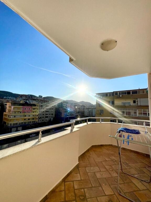 Shitet Apartament 3+1+2 Komuna e Parisit