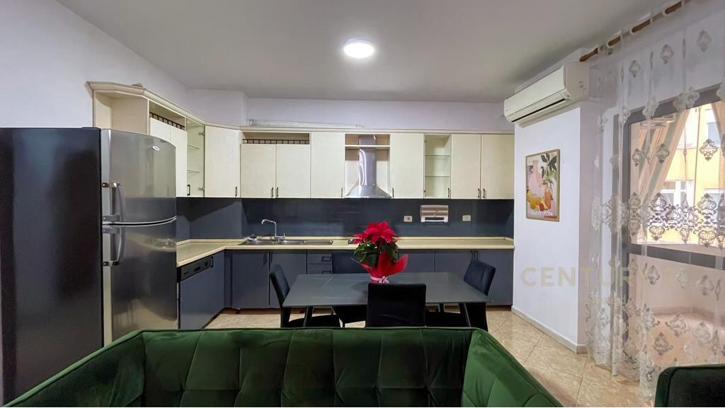 Apartment 2+1+2 for rent at Komuna e Parisit!