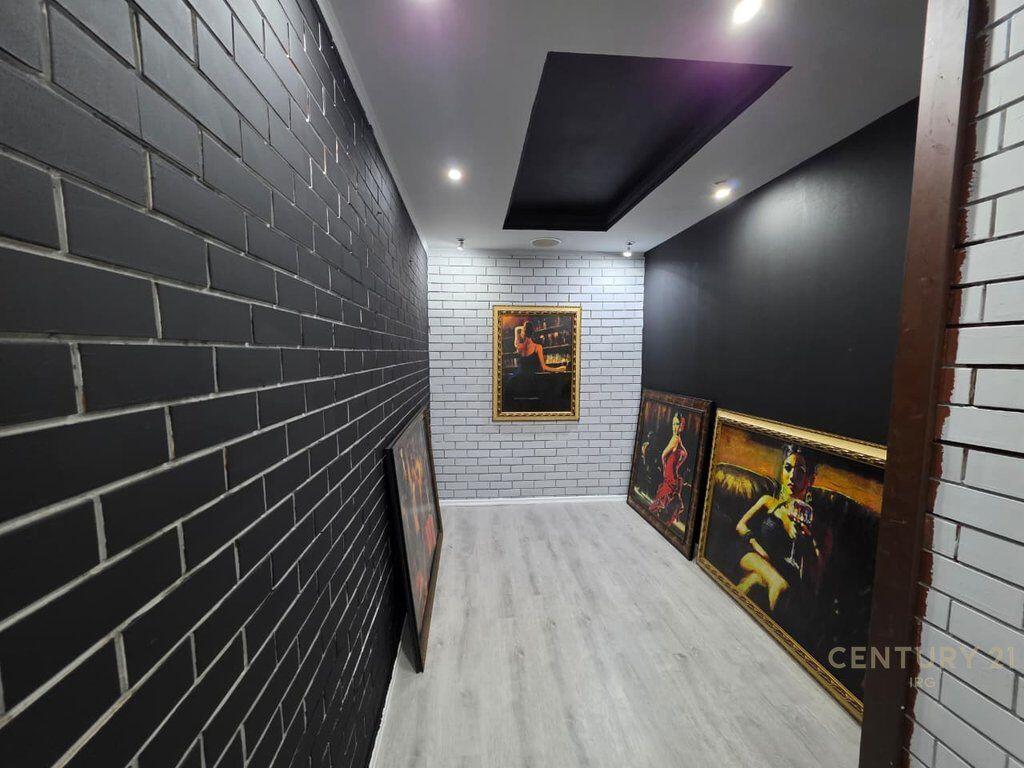 Ofrohet ambient komercial pranë Shkollës së Baletit, në Njësinë Bashkiake Nr. 2, me sipërfaqe totale 190 m² 2,500 € /Muaj Sip. Totale  190m2