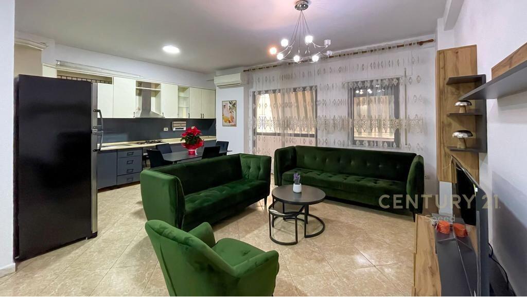 Apartment 2+1+2 for rent at Komuna e Parisit!