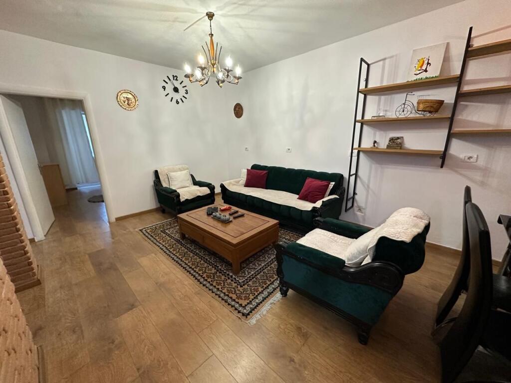 🏢Vicino al Nuovo Bazaar, si affitta appartamento 1+1 arredato. 55.000 Leke