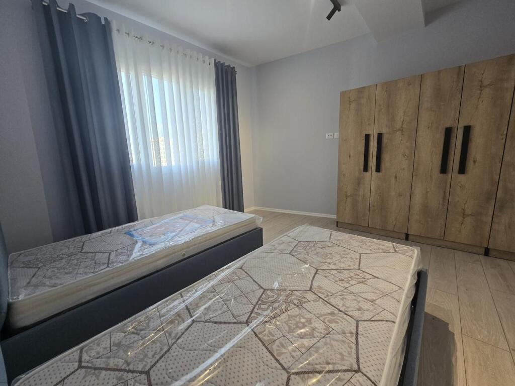 APARTAMENT NE SHITJE TE RIVER REZIDENCE , FUSHA AVIACIONIT 2+1+2