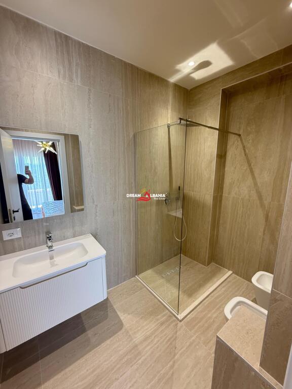 Super Apartament Luksoz me qera 2+1+2wc + Parkim ne residencen Lakeland, Tirane (ID 4231482)