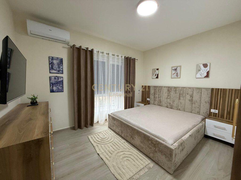 Jepet me qera apartament te Xhamlliku 2+1