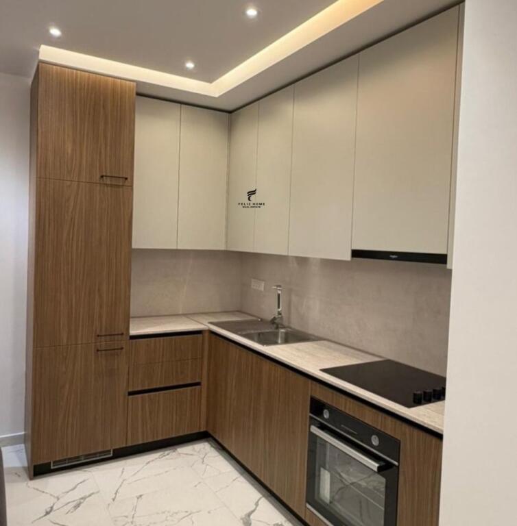 APARTAMENT ME QERA 1+1 ZOGU I ZI 780 EURO