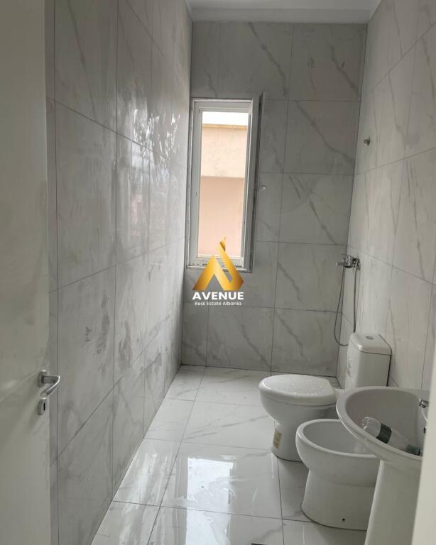 BUSINESS PREMISES FOR RENT – BLUE BOULEVARD, KAMËZ
