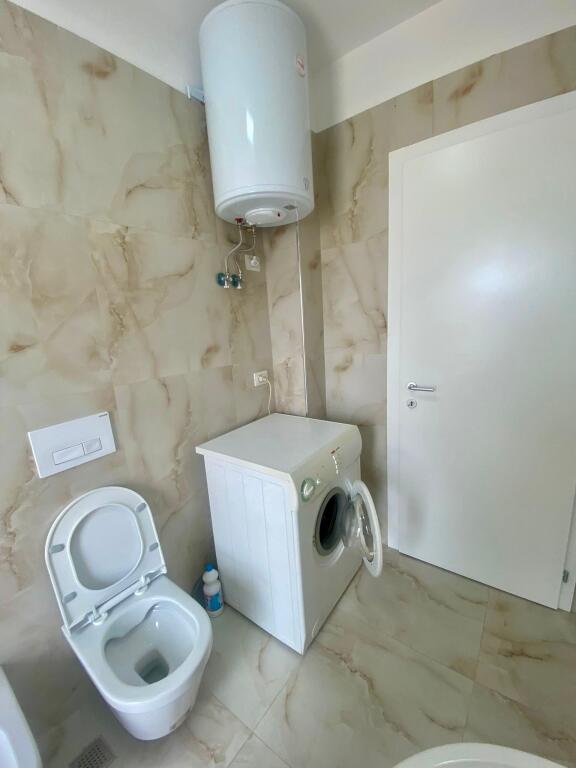 📣 QERA SUPER Apartament 1+1 📍 Rruga "5-Maji" 💶 Cmimi 55.000 Leke/Muaj ✨