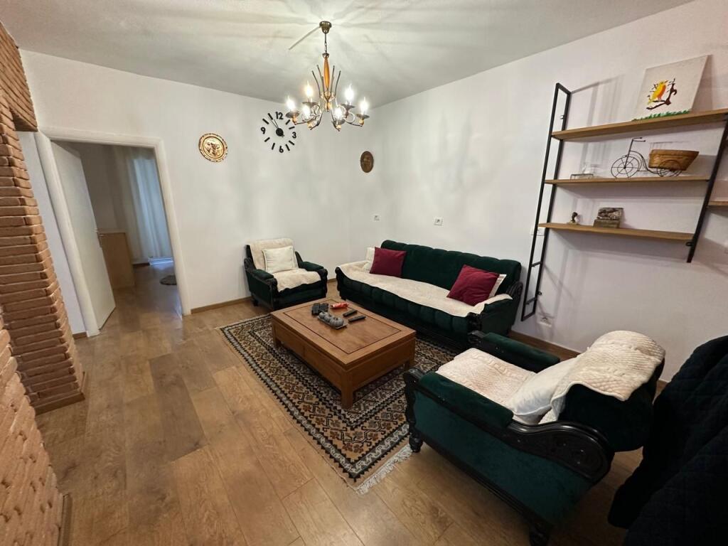 🏢Vicino al Nuovo Bazaar, si affitta appartamento 1+1 arredato. 55.000 Leke