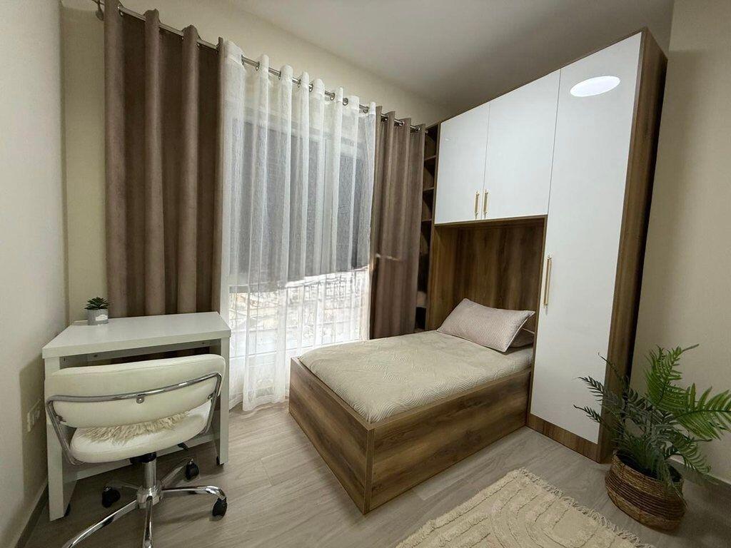 Jepet me qera apartament te Xhamlliku 2+1