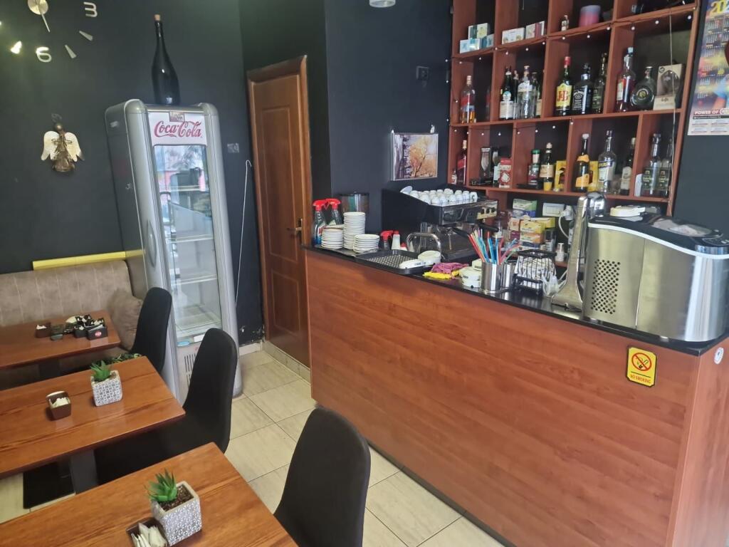 Locale commerciale in vendita vicino a 21 Dhjetori