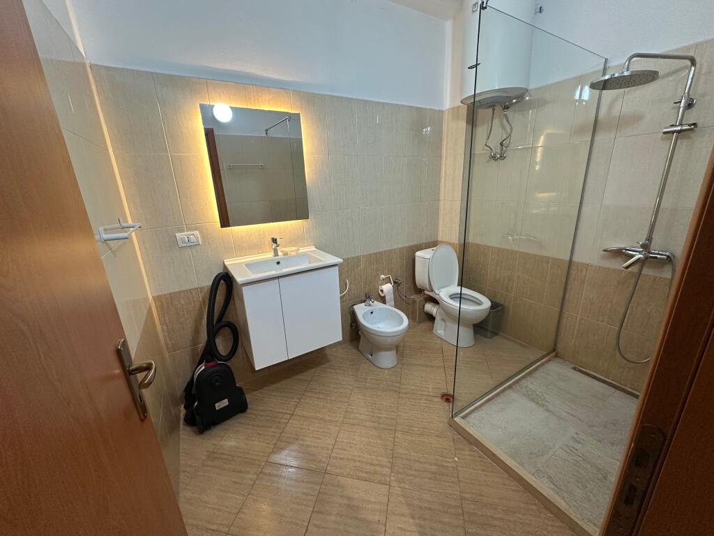 Apartament 1+1 në qendër të Durrësit, pallati i sportit