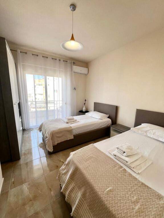 Shitet Apartament 3+1+2