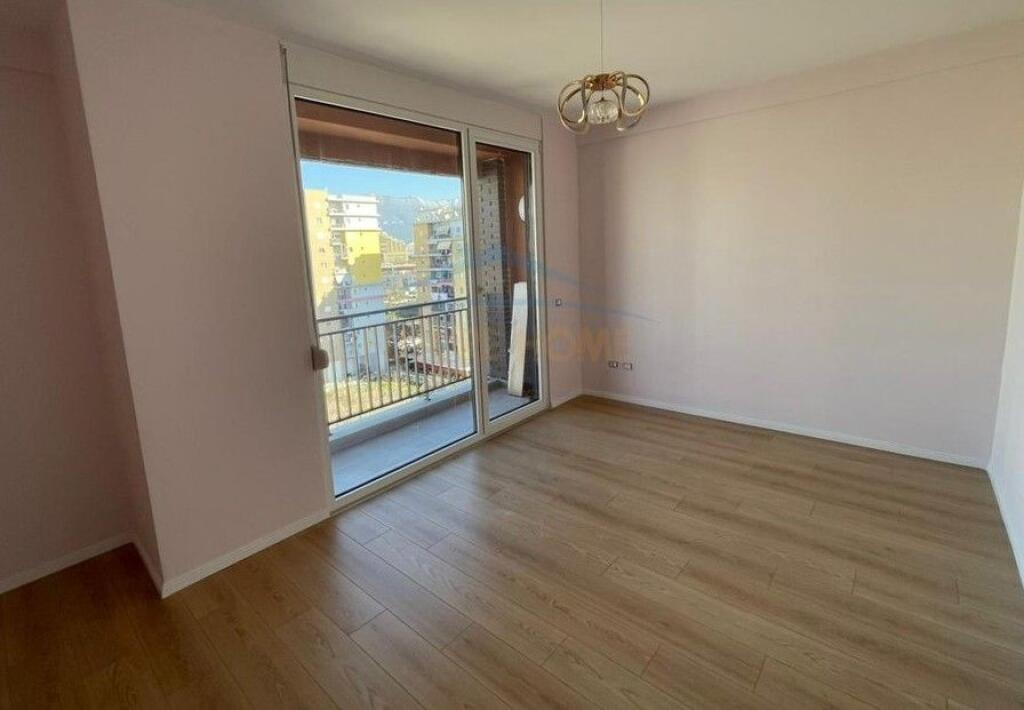 Qera, Apartament 2+1+2 tek Fusha e Aviacionit, Tirane.