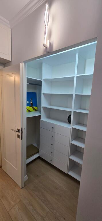 Appartamento Premium  - In Affitto - Prezzo 950 Eur 3+1+2, Tirana