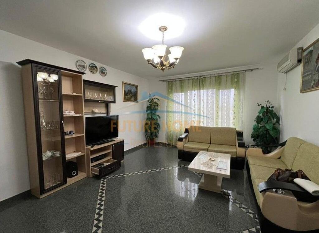 Affitto, Appartamento 3+1+2, Laprake, Tirana.