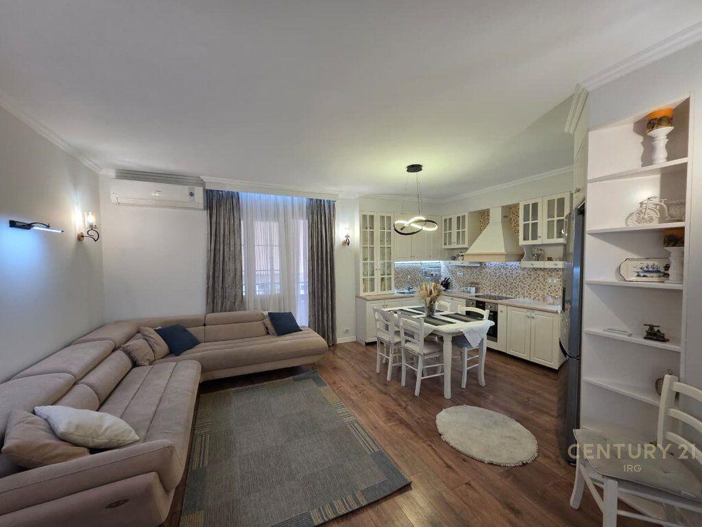 Apartment 3+1+2 at Eleonora Njesia 13. For Rent 900 € /Month Total Area  118m2