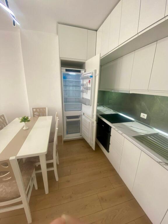 📣 QERA SUPER Apartament 1+1 📍 Rruga "5-Maji" 💶 Cmimi 55.000 Leke/Muaj ✨