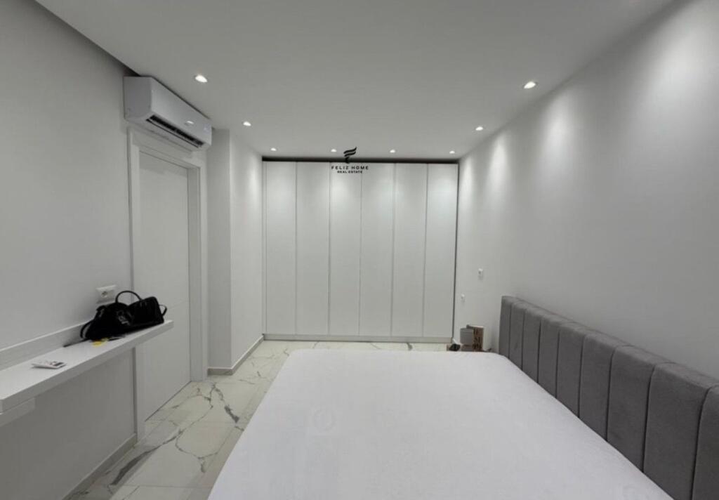 APARTAMENT ME QERA 1+1 ZOGU I ZI 780 EURO