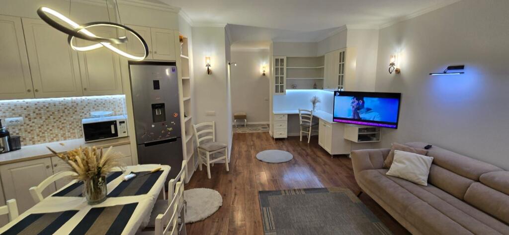 Appartamento Premium  - In Affitto - Prezzo 950 Eur 3+1+2, Tirana