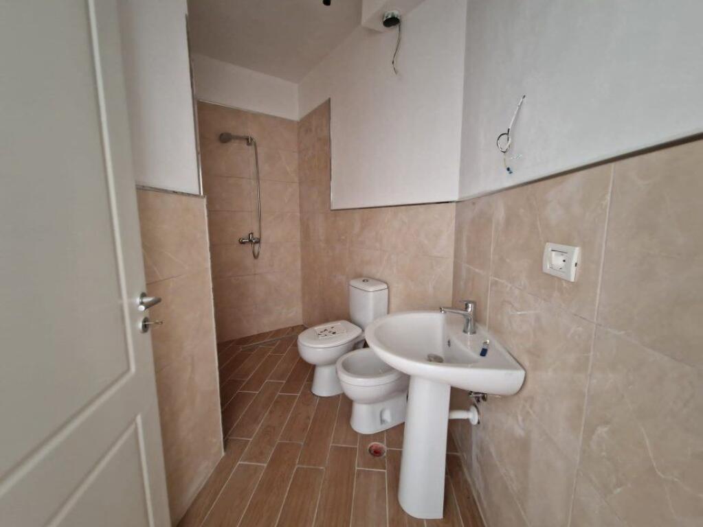 VENDESI APPARTAMENTO 2+1+2 VICINO AL GIARDINO BOTANICO 95.000 €