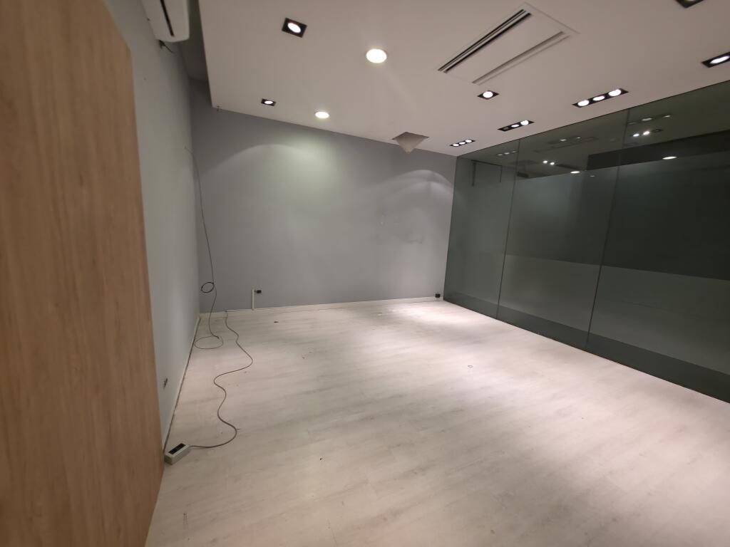 Dyqan / Zyrë me Qira – Vesa Center, Bllok