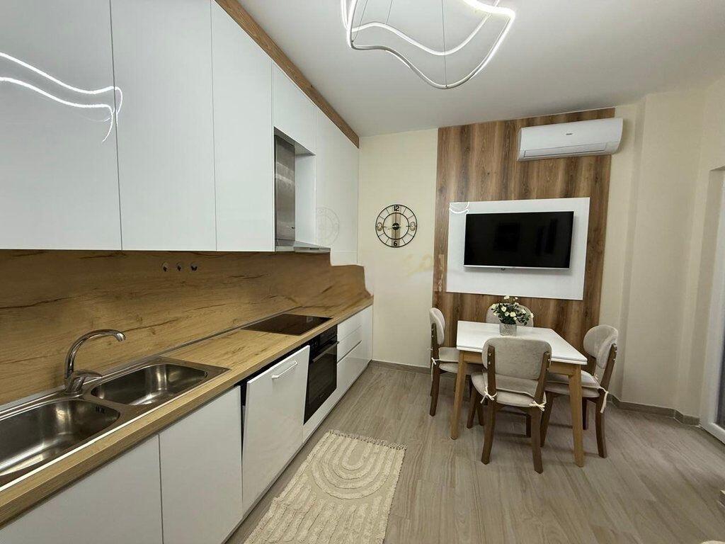 Jepet me qera apartament te Xhamlliku 2+1