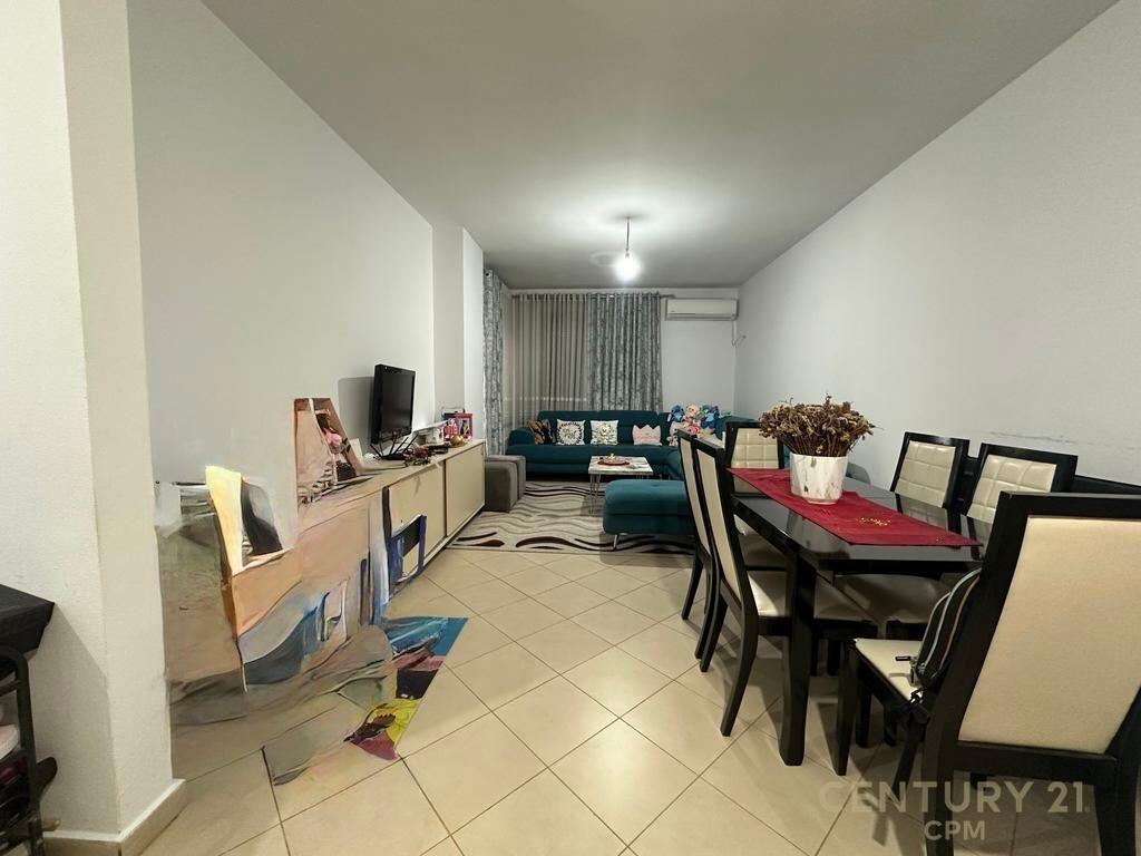 Shitet Apartament ne Kamze Qender, Tirane