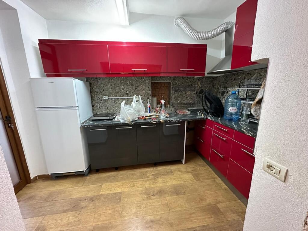 🏢Vicino al Nuovo Bazaar, si affitta appartamento 1+1 arredato. 55.000 Leke