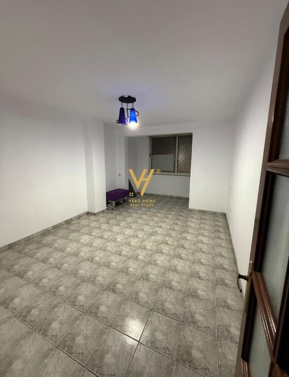 UFFICIO DI 35 M2 IN AFFITTO A VASIL SHANTO 420 EURO