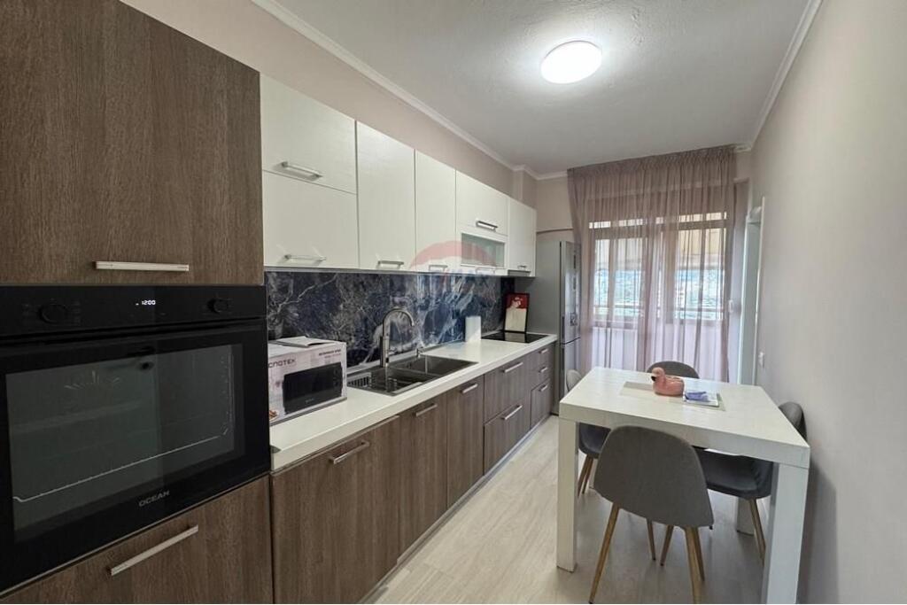 QIRA APARTAMENT 3+1+2 ISH EKSPOZITA!
