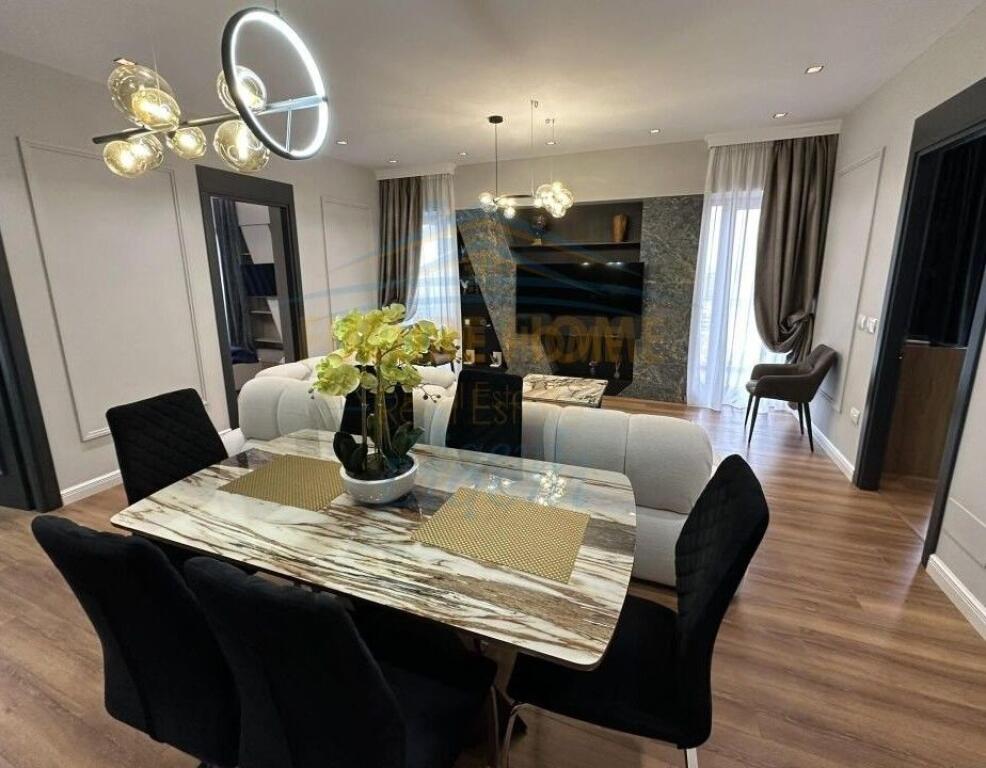 Rent, Apartment 3+1+Parking Space, Kavaja Street, Garden Building, Tirana.