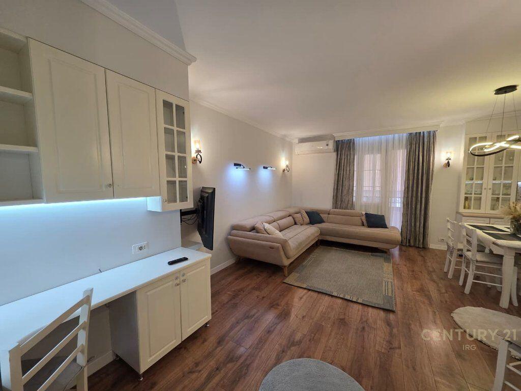 Apartment 3+1+2 at Eleonora Njesia 13. For Rent 900 € /Month Total Area  118m2