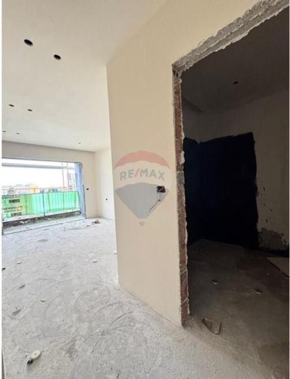 Shitet Apartament 3+1+2 në Porcelan