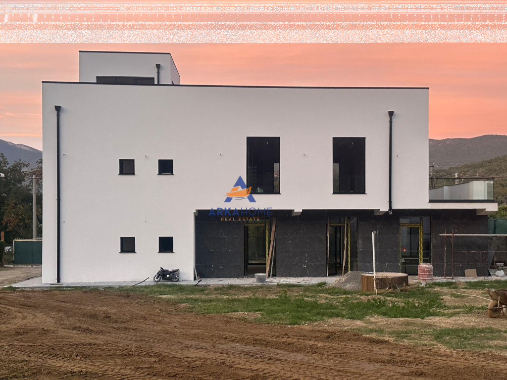 JEPET ME QERA NJESI SHERBIMI+TOKE NE BERZHITE 360M2 "BERZHITE" 3000 EURO
