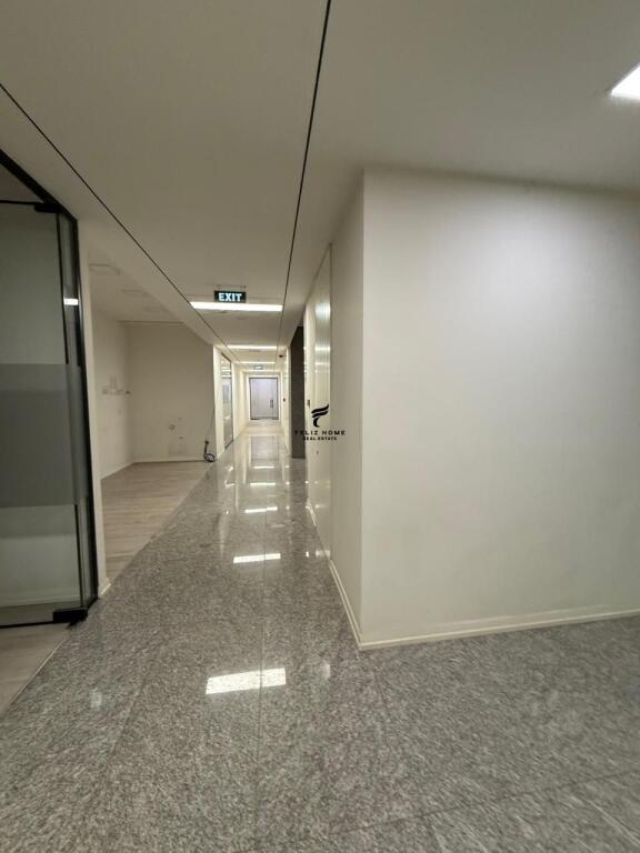 ZYRE ME QERA 1000 M2 RRUGA E KAVAJES 17.000 EURO