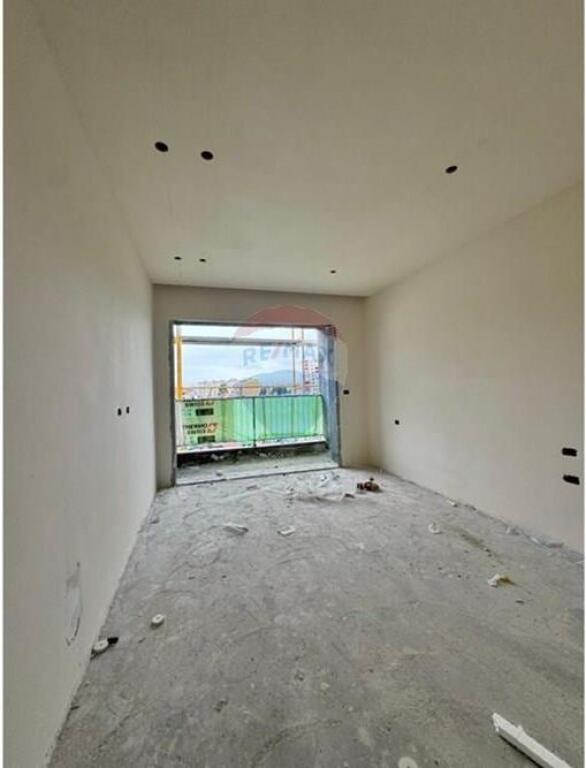 Shitet Apartament 3+1+2 në Porcelan