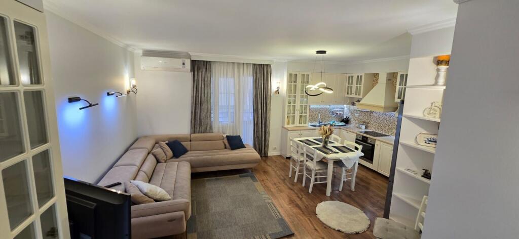 Appartamento Premium  - In Affitto - Prezzo 950 Eur 3+1+2, Tirana