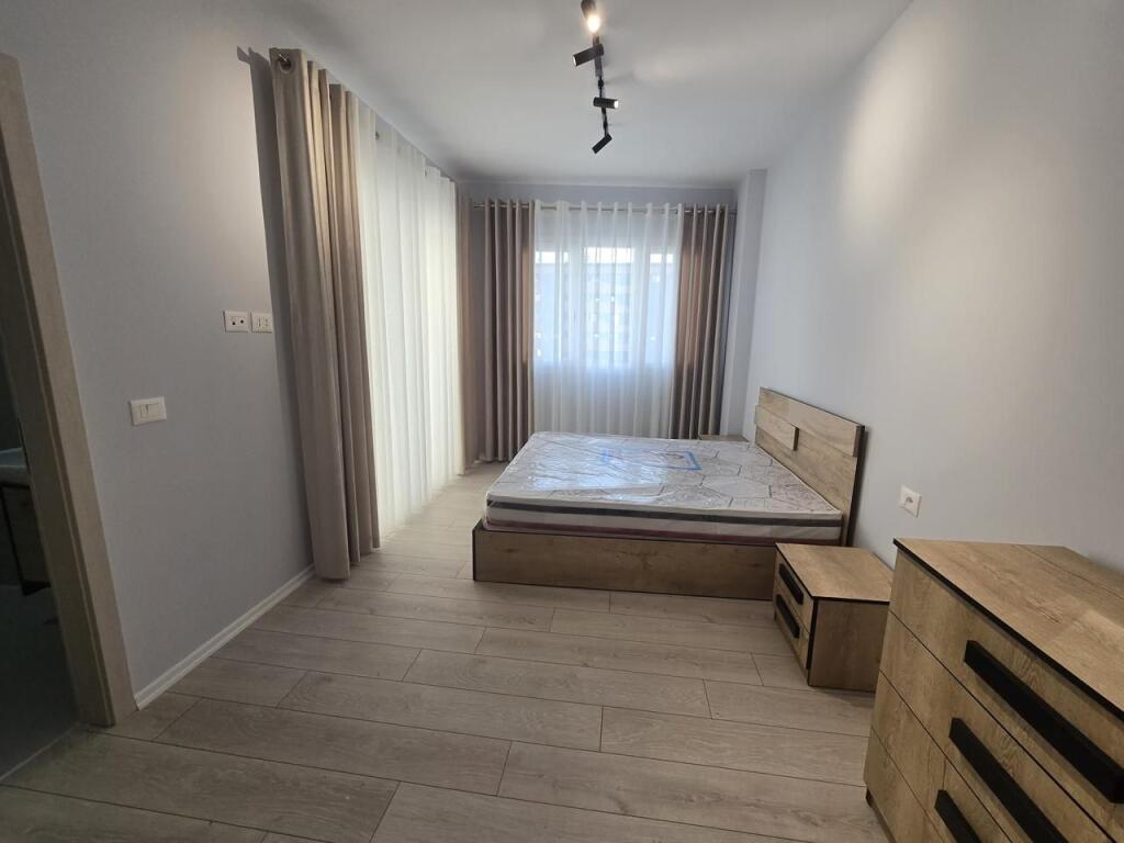 APARTAMENT NE SHITJE TE RIVER REZIDENCE , FUSHA AVIACIONIT 2+1+2