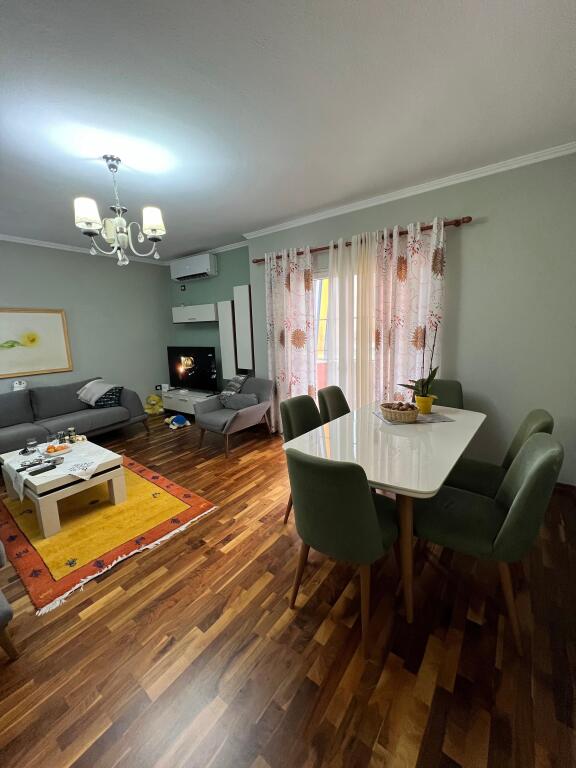 Super 3+1+2 apartment for sale Dibres St.