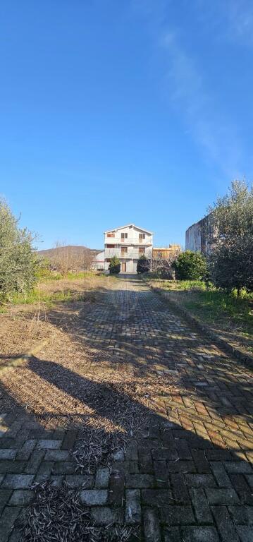🏡 CASA PRIVATA SU 3 PIANI CON TERRENO – IN VENDITA 🏡 📍 Manëz, Durrës