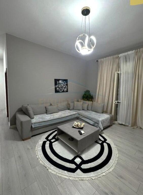 Qera, Apartament 1+1 , Rruga e Barrikadave, Tirane
