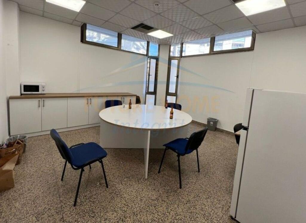 Affitto, Spazio Commerciale per Uffici, Blloku, Tirana..!
