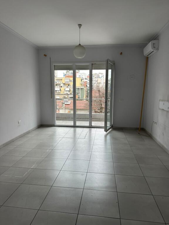 Appartamento 1+1 per ufficio e residenza, Pazari I Ri, vicino a Lincoln Center