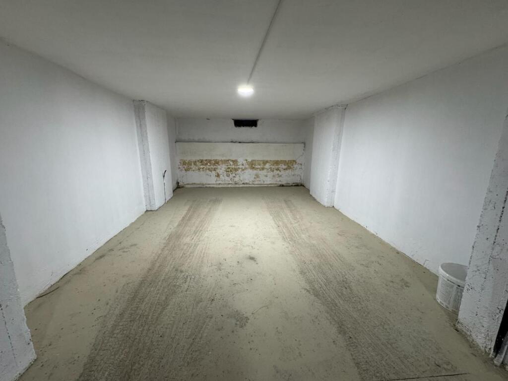 Garage in Vendita