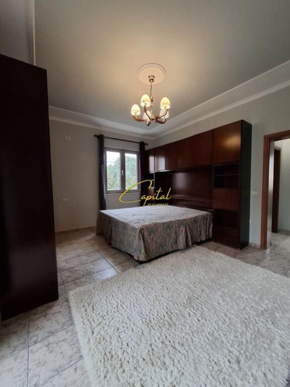 APARTAMENT ME QIRA 3+1 ISH TREGU ELEKTRIK 800 EURO