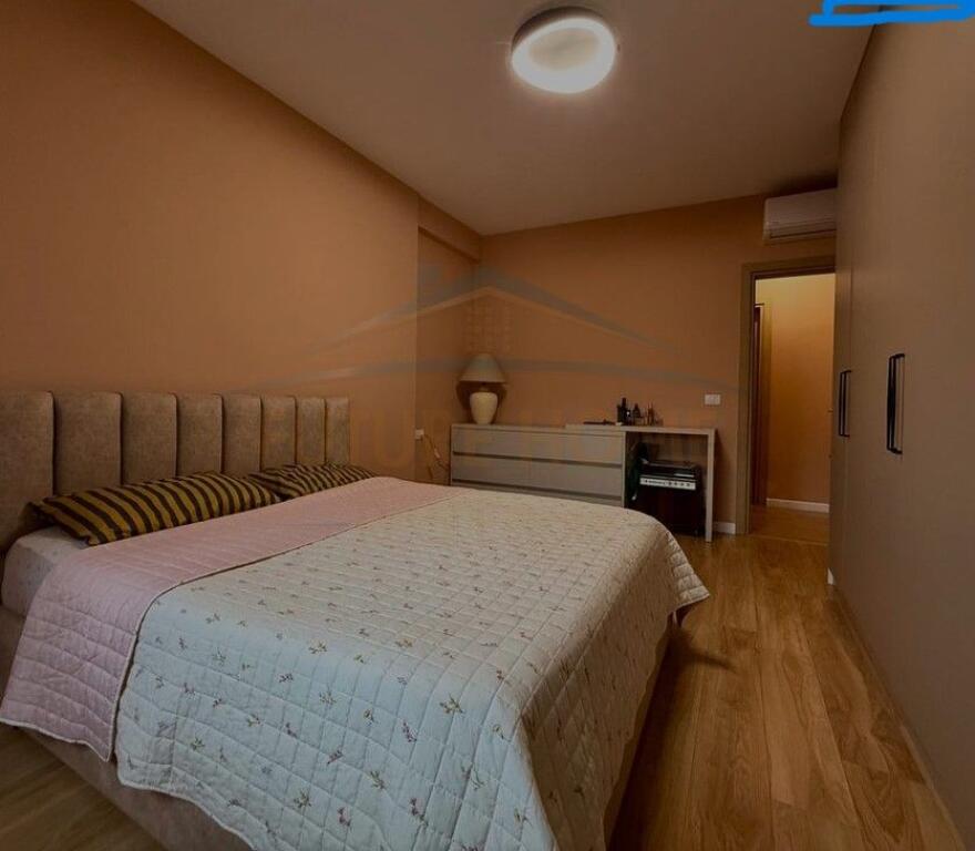 For sale, Apartment 2+1+2, Barricadave Street, Tirana