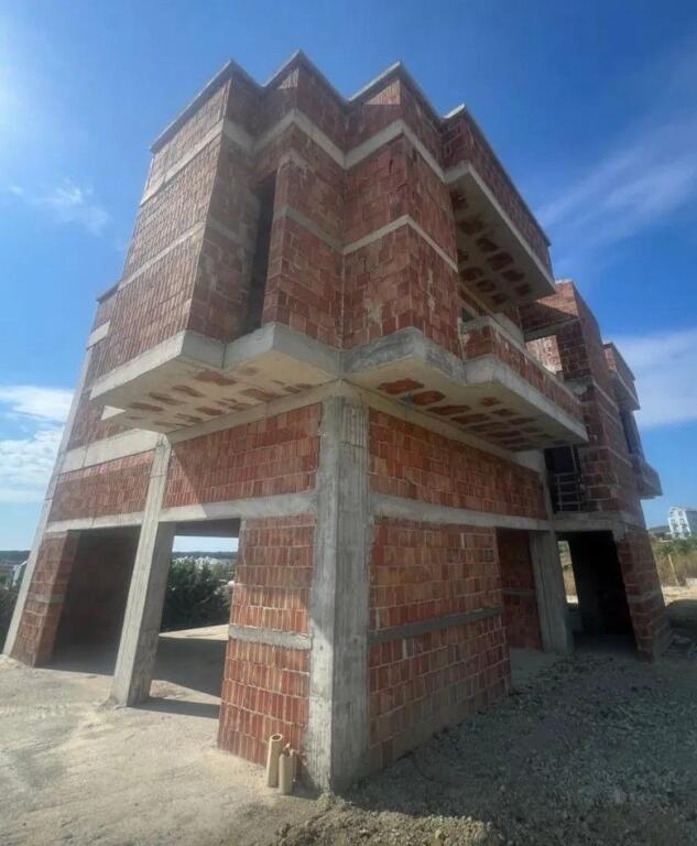 3-storey villa for sale – Lalzi Bay