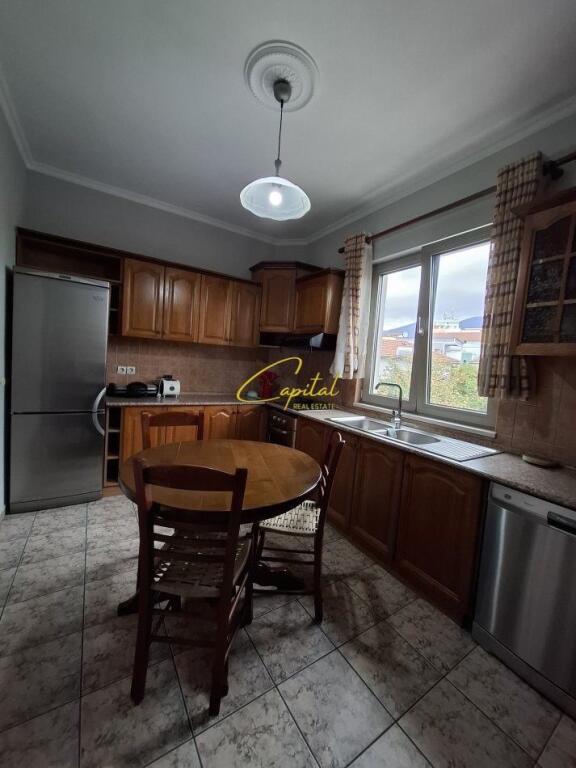 APARTAMENT ME QIRA 3+1 ISH TREGU ELEKTRIK 800 EURO