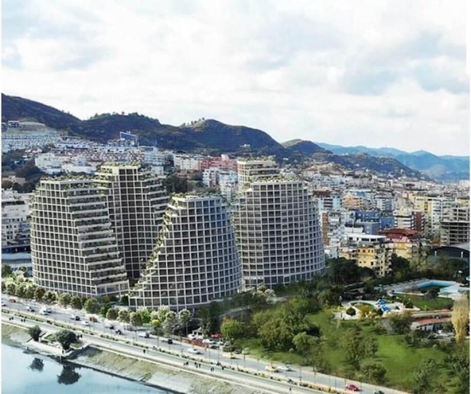 SHITEN DY POSTE PARKIMI LAKE VIEW.
